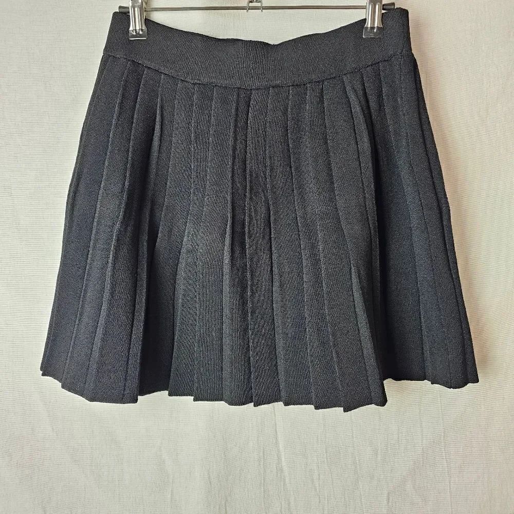 NWT Mango Pleated Knitted Mini Skirt in Black Size M
